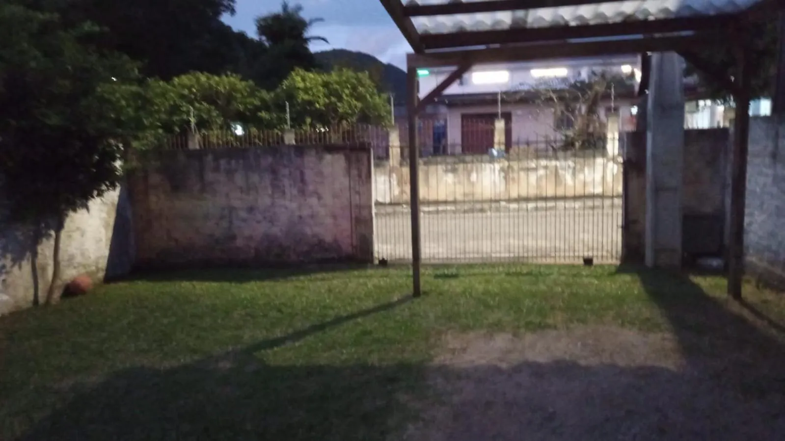 Quarto Com Otima Localizacao, Perto De Mercados E Pontos De Onibus Florianópolis